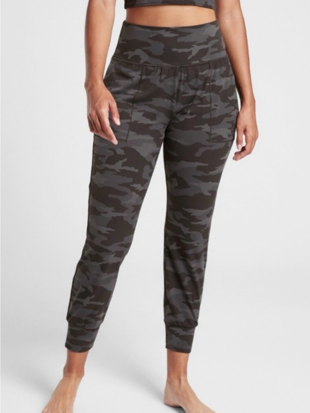 Athleta Salutation Jogger in a dark black and gray camouflage print. Size Small.